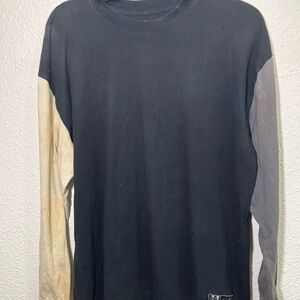 Hollister Men's Black and Cream Long Sleeve Tee